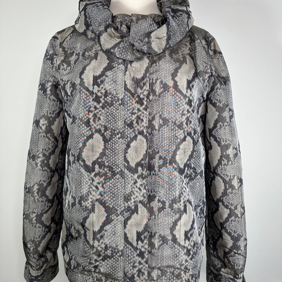 St John Jacket Women's Sz M Yellow Label Windbreaker Lightweight Snake Print Zip - Picture 2 of 14